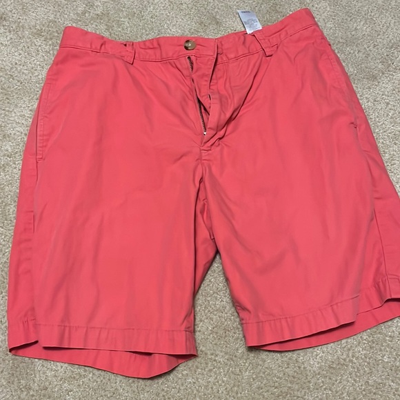 Vineyard Vines Club Shorts. - Picture 1 of 3
